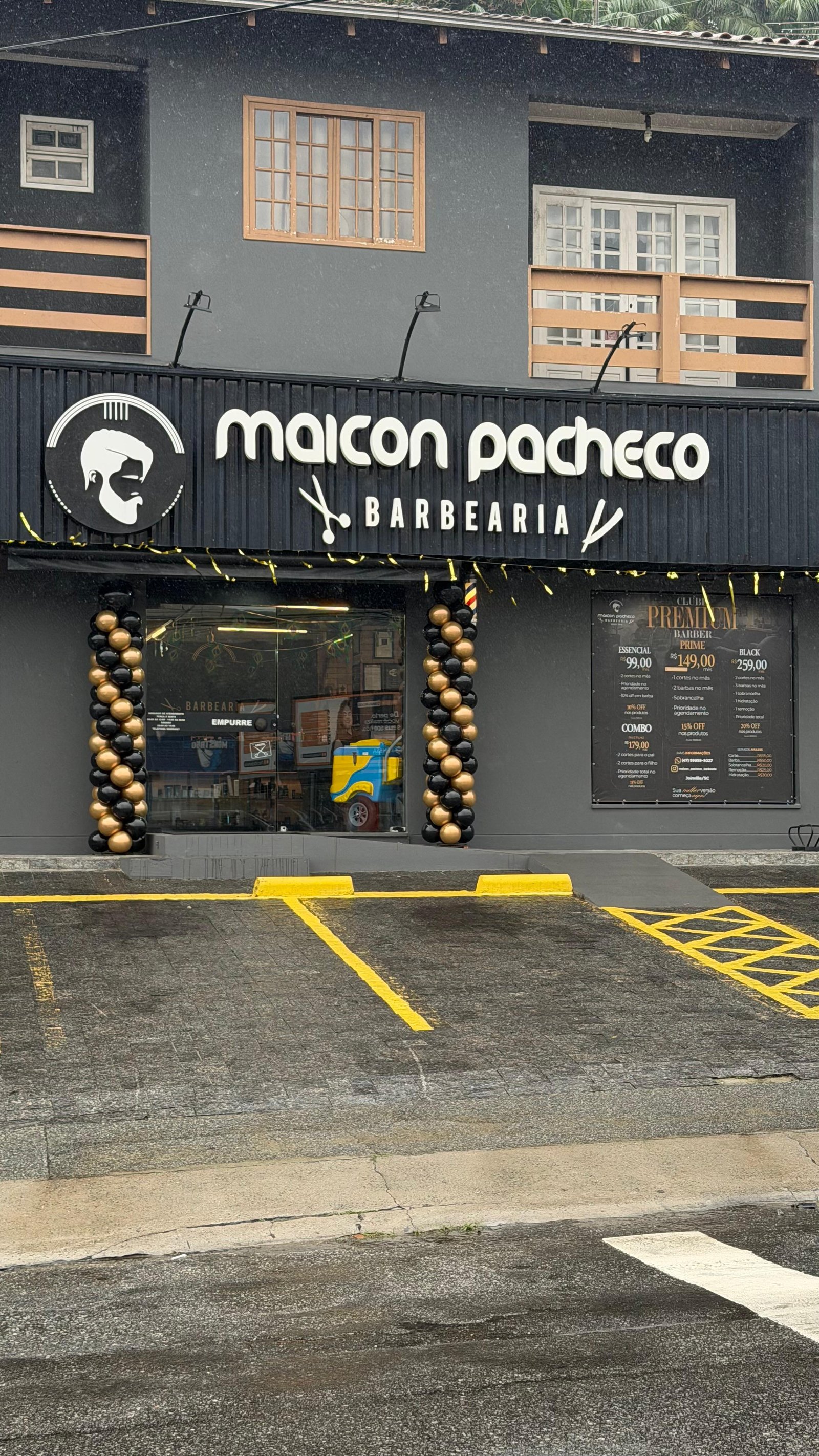 Fachada da Maicon Pacheco Barbearia na R. Papa João XXIII, Iririú, Joinville